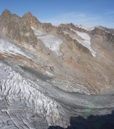 Im Vordergrund der Alpeiner Ferner dahinter der Blick auf die Reste von Wildgrat und Verborgene Berg Ferner