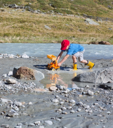 Spaß im kühlen Gletscherbach!