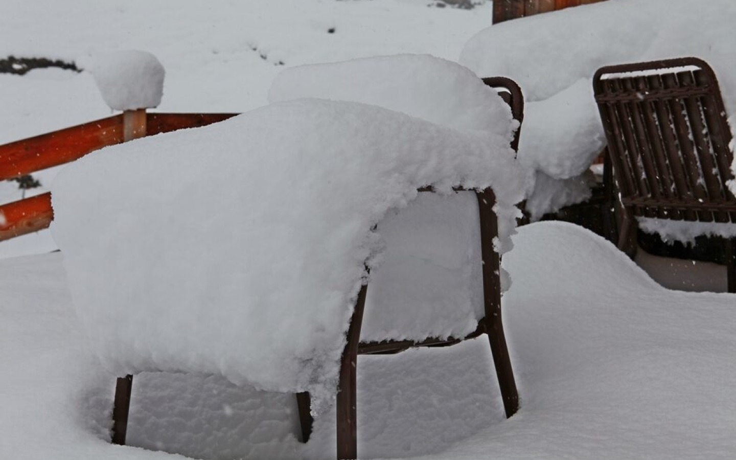 A proper onset of winter on 31.08. with 35cm of fresh snow at the hut!