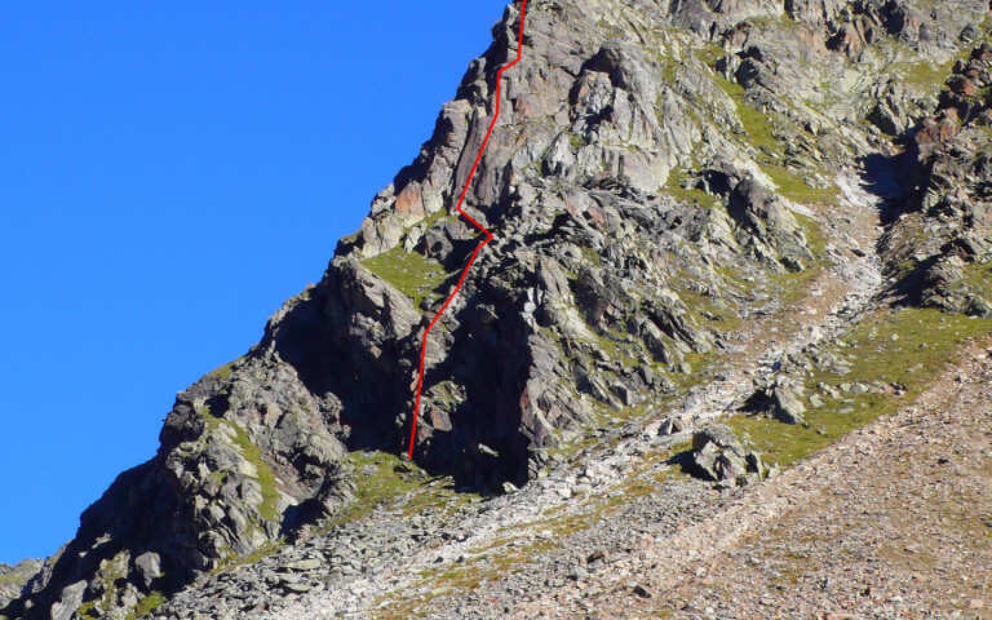 Arrampicata di piacere sul pilastro sud-est del Kreuzkamp-Turm con tempo da sogno.