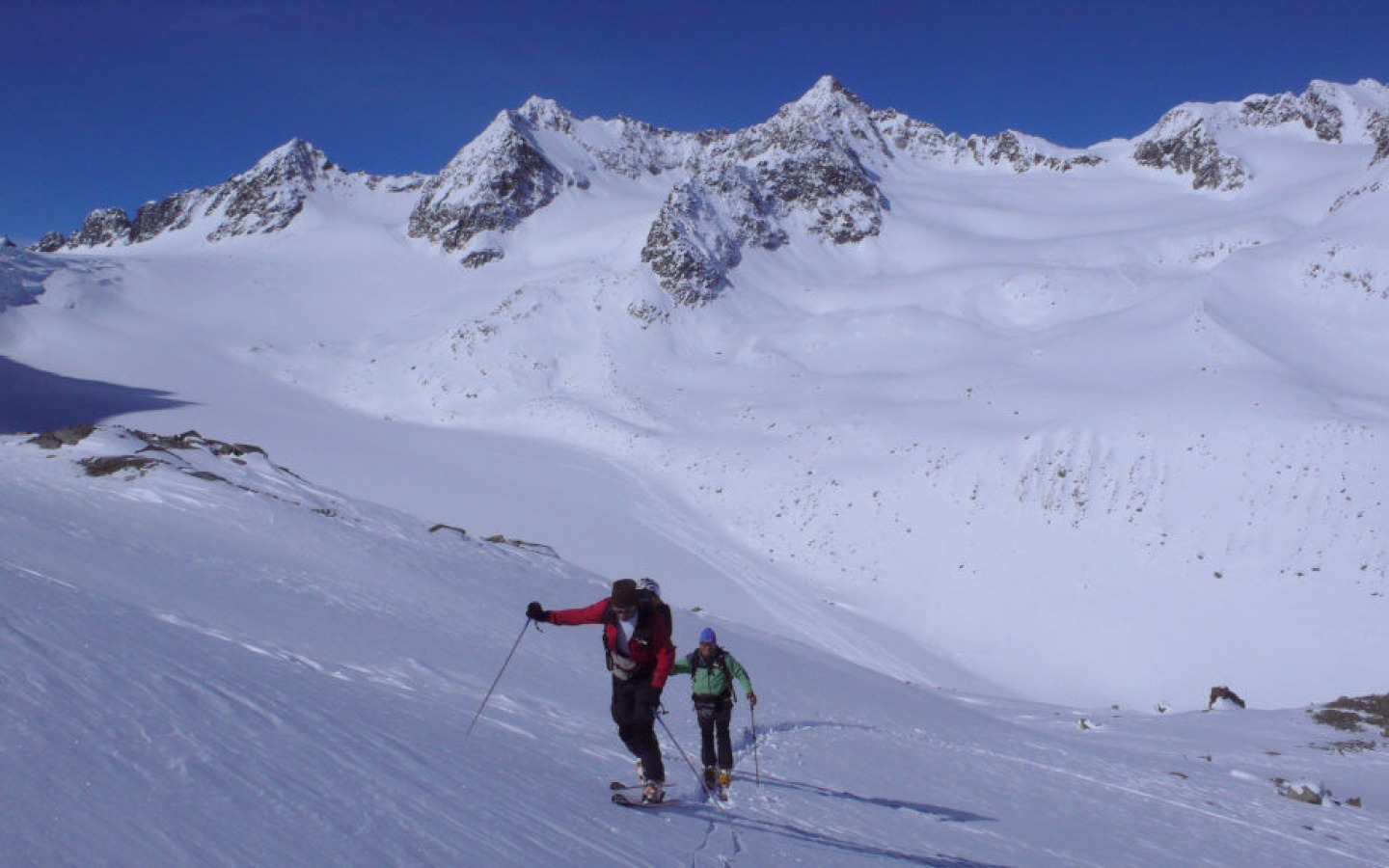 Le temps printanier persistant a un impact considérable sur l'état du manteau neigeux.