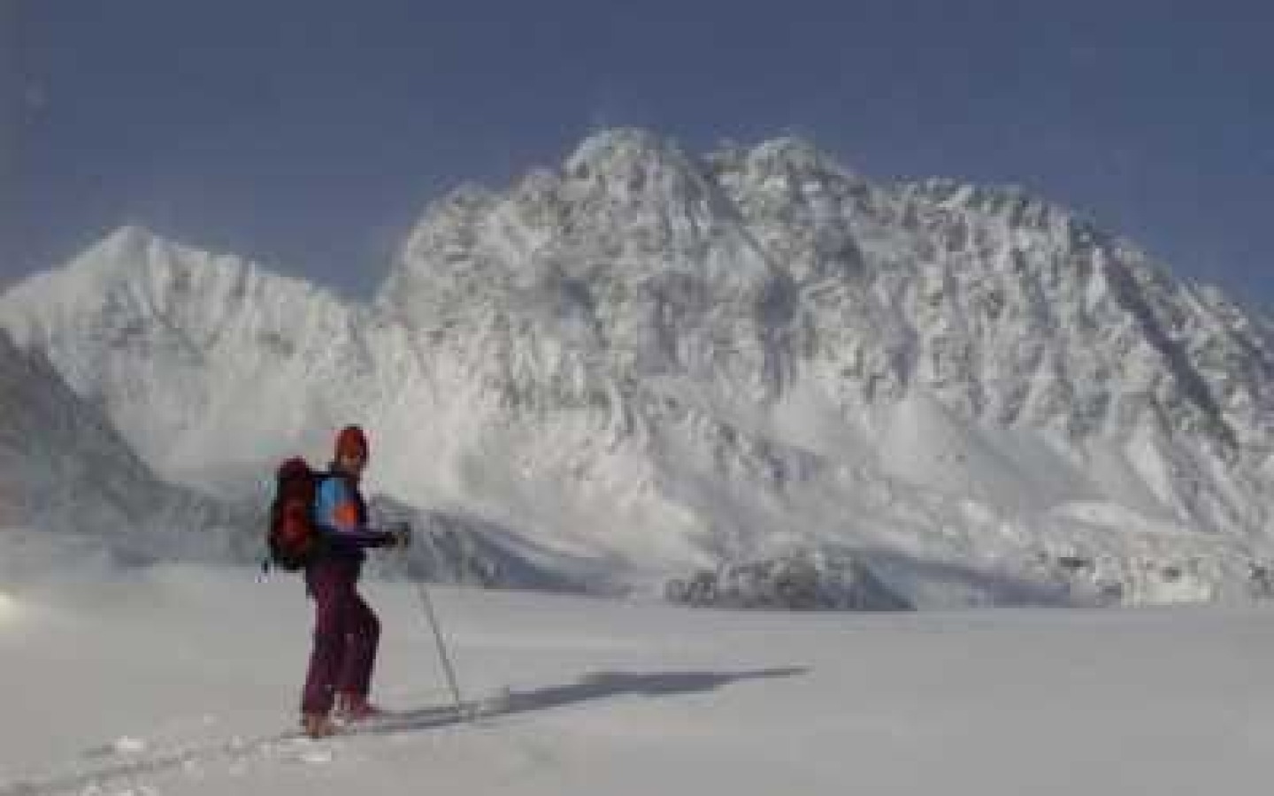 Contrary to the weather forecasts, quite sunny weather today, Sunday, with very good powder snow conditions.