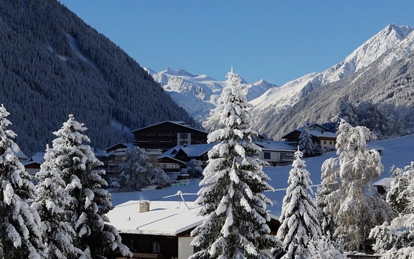 As expected with this glorious weather – the amount of snow has almost halved over the last 3 days of fine weather!!