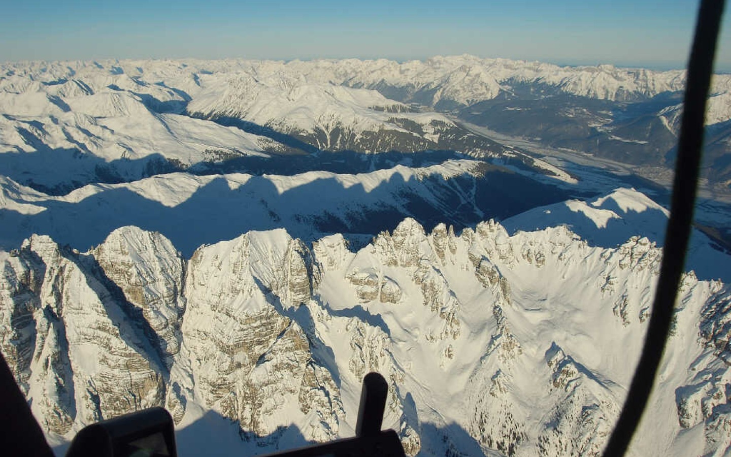 Après la journée de rêve d'aujourd'hui (dimanche 20.04.), demain encore des éclaircies dues au foehn en matinée, puis...