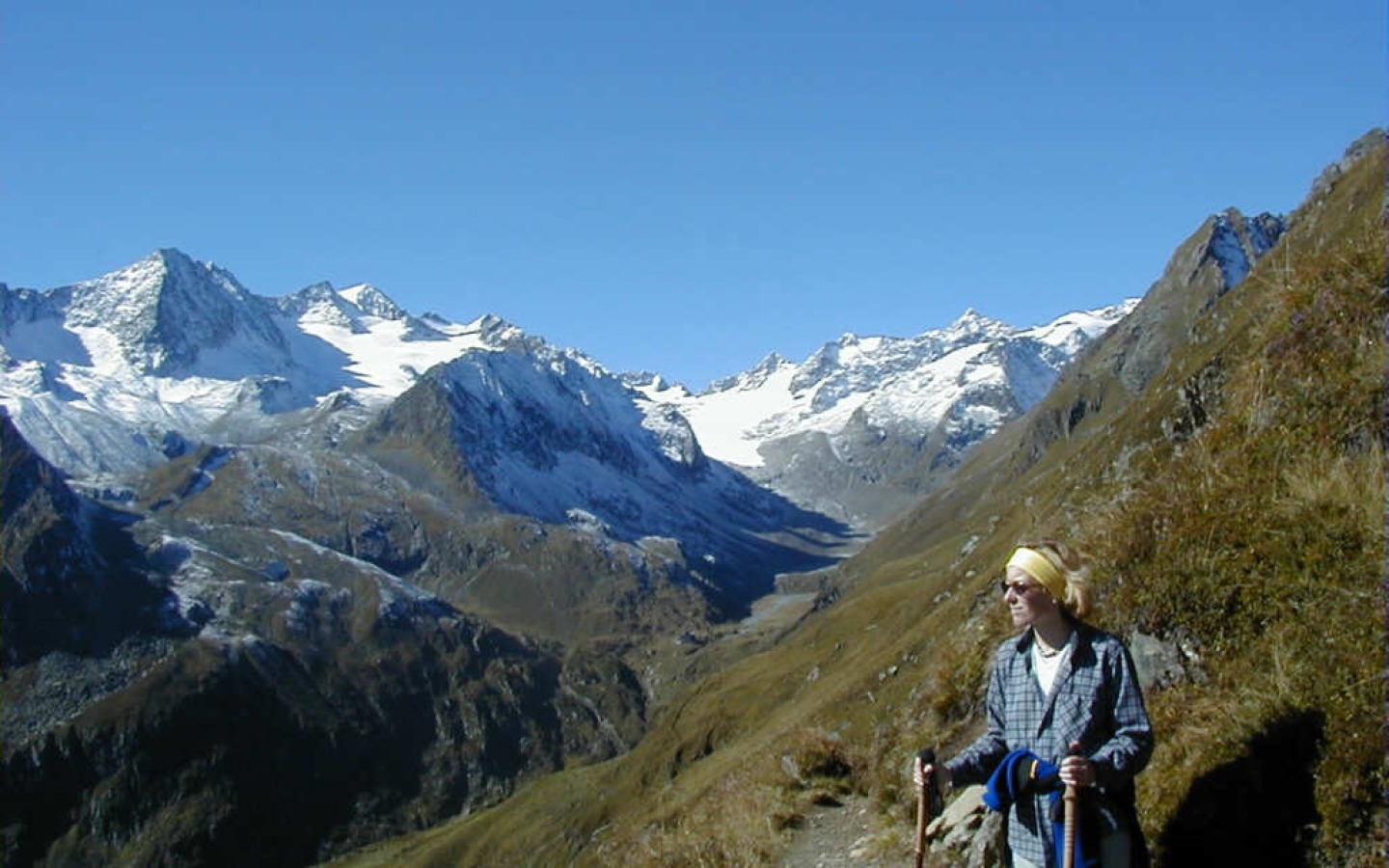 Le prime 2 tappe dello Stubaier Höhenweg, dalla Starkenburger Hütte alla Regensburgerhütte, sono ben percorribili. Non abbiamo informazioni sulle condizioni del resto dell'Alta Via – vi preghiamo di informarvi presso i gestori dei rifugi competenti.