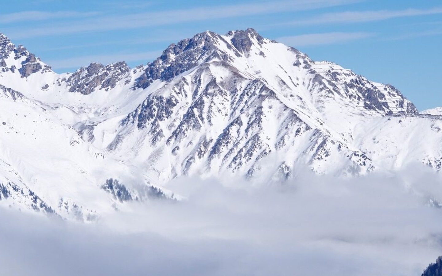 We received support in restarting the failed power plant and the technical systems in the hut from Michael Anker, head of the company STROM VOM DACH from Erl!