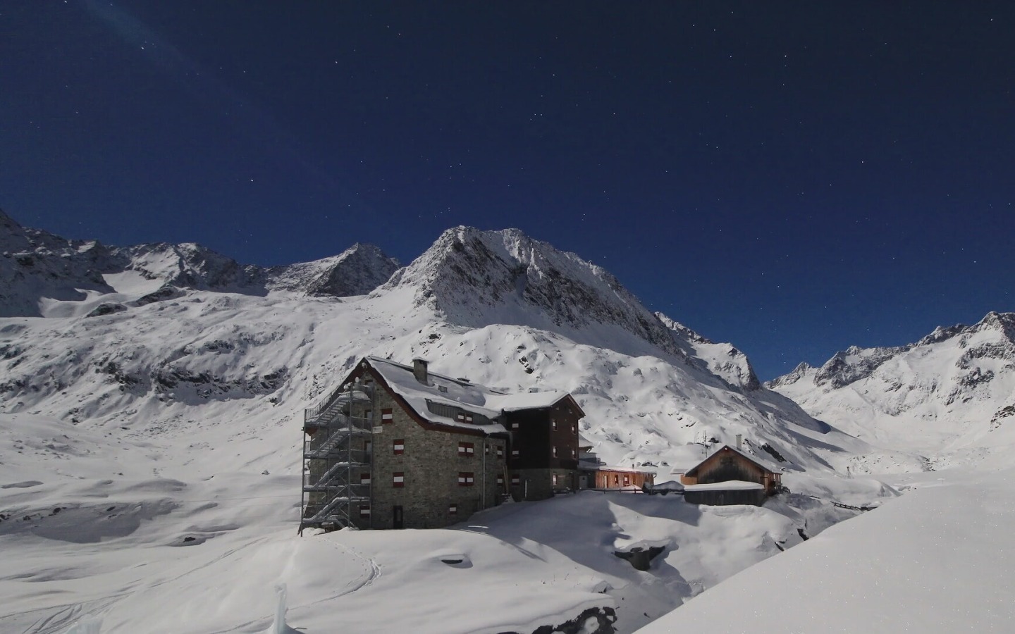 De magie van een volle-maannacht boven de Franz Senn Hütte