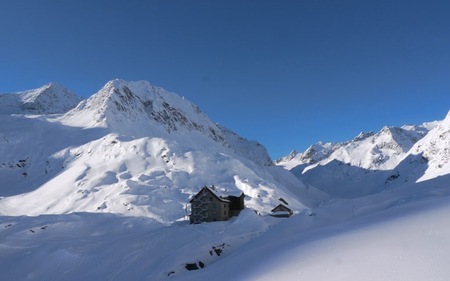 The avalanche danger has decreased further! See www.lawine.at