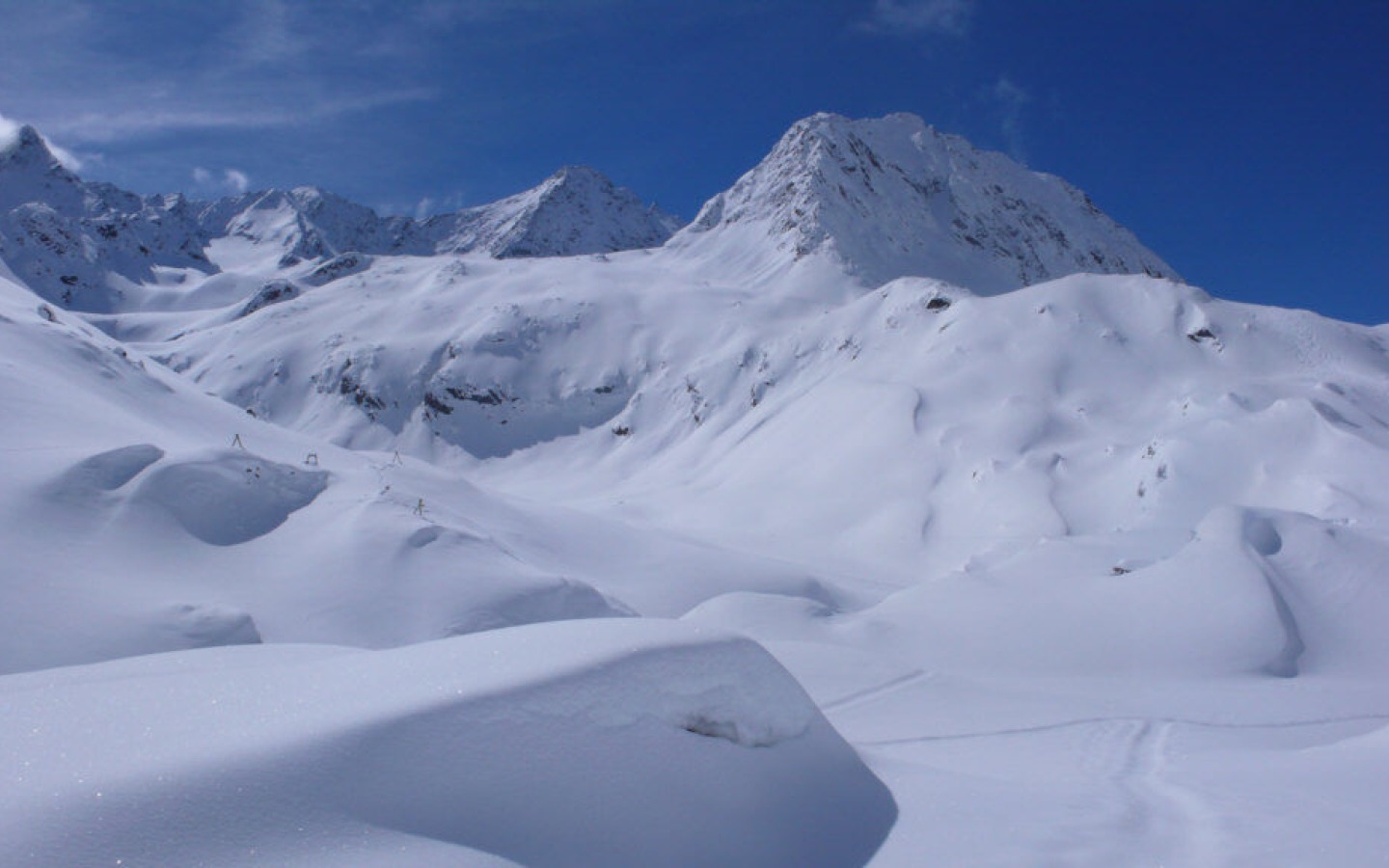 LORS DE LA MONTÉE AU REFUGE, TENIR COMPTE DE L'ÉVOLUTION DU DANGER D'AVALANCHE AU COURS DE LA JOURNÉE.