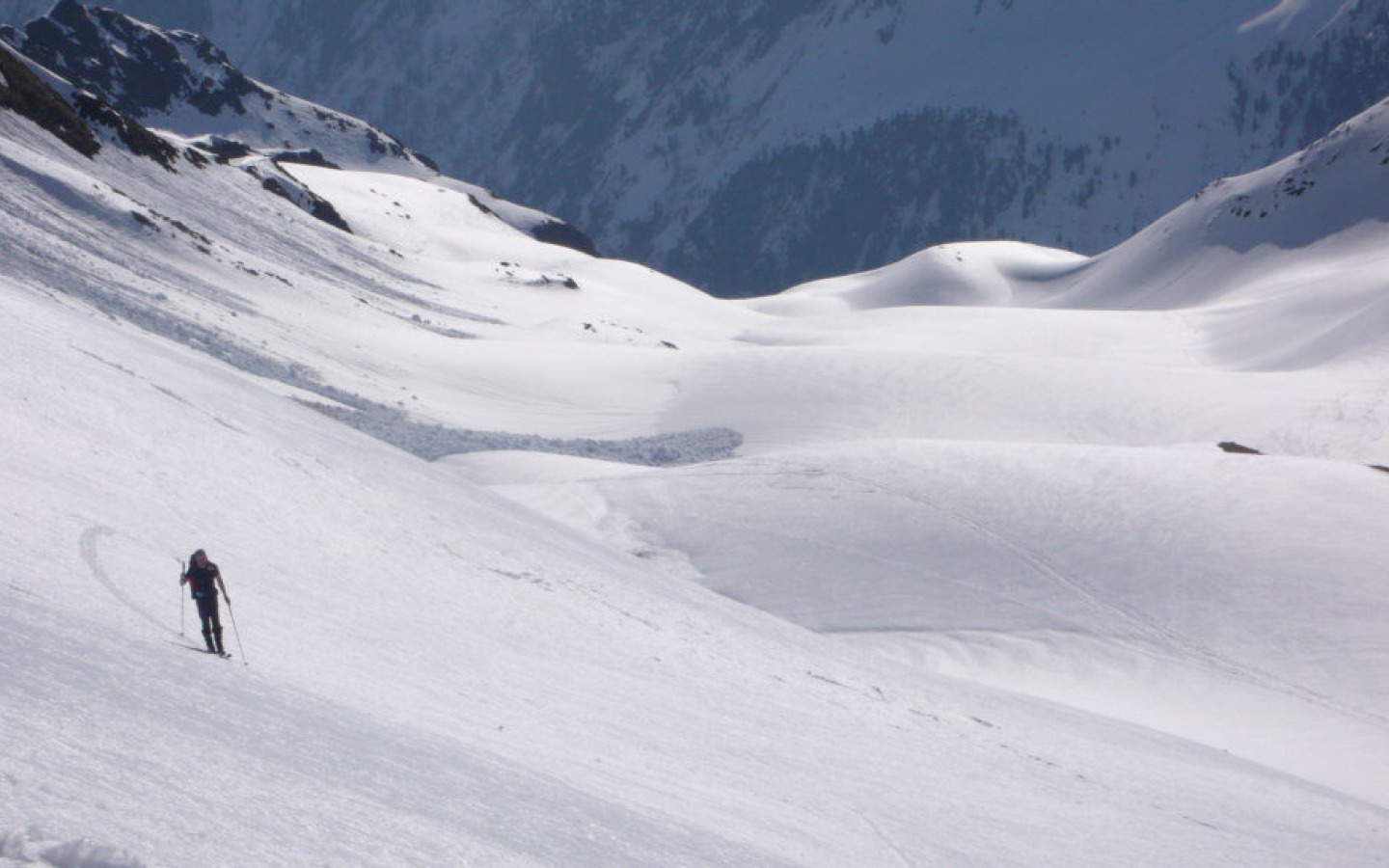 Conditions de neige de printemps de rêve aujourd'hui au Schafgrübler, 2cm de neige transformée sur une très bonne croûte de regel d'env. 10cm d'épaisseur.