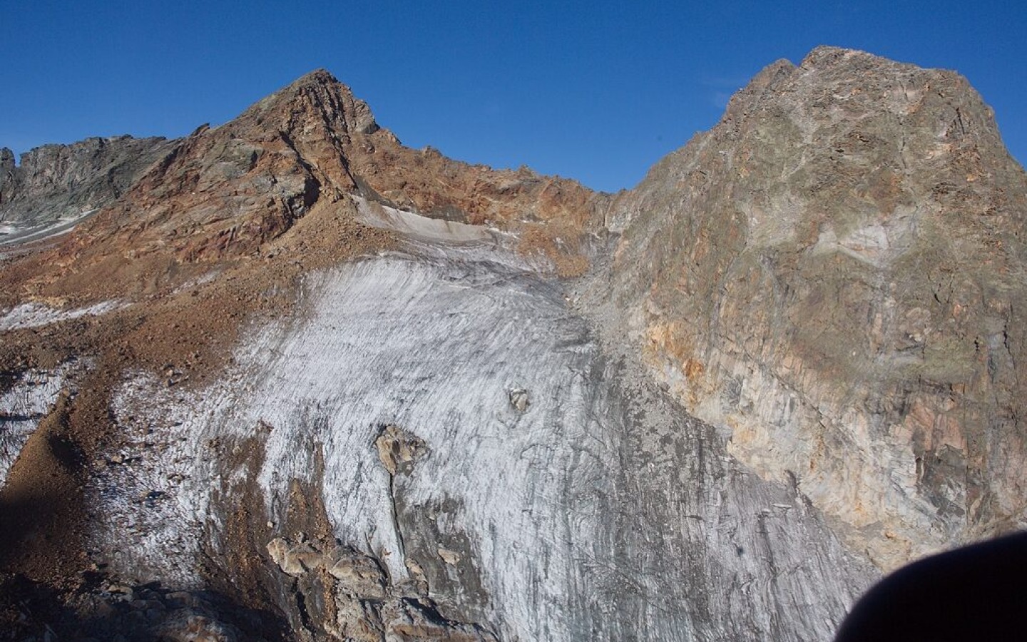 Glacier reconnaissance and work at the Wildgratscharte