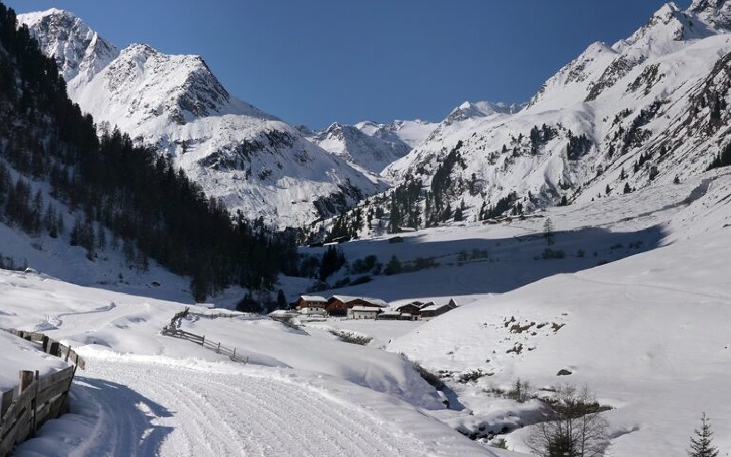 Anyone looking for winter in the Stubaital should pay a visit to the Oberbergtal! Unfortunately there is not a single place for hikers to stop for refreshments in the entire upper Oberbergtal.