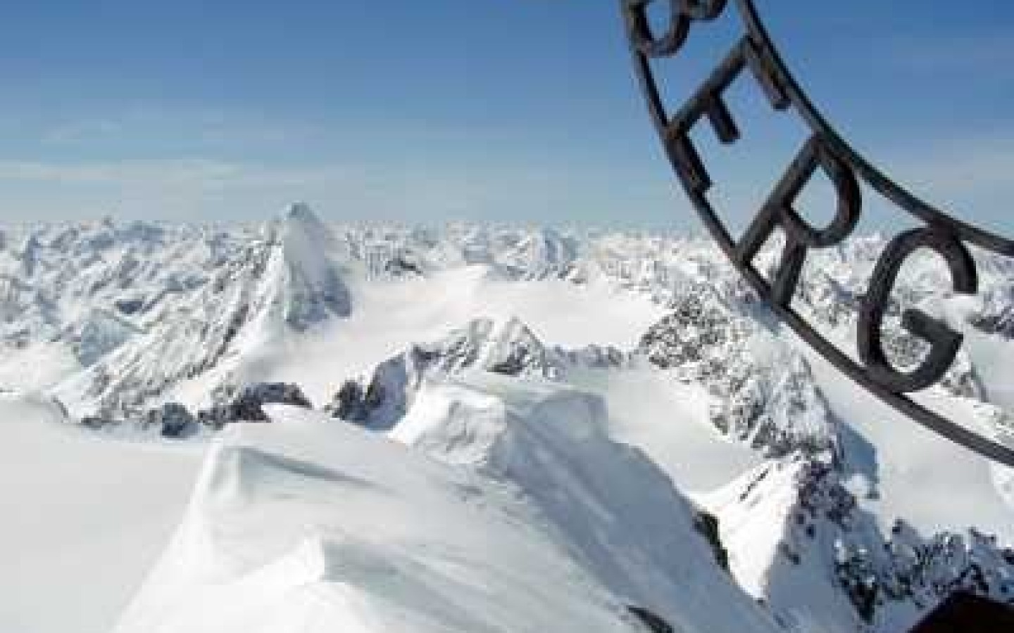 At last a stabilisation of the avalanche situation is in sight. The weather also seems to be improving, at least until beyond the middle of the week.