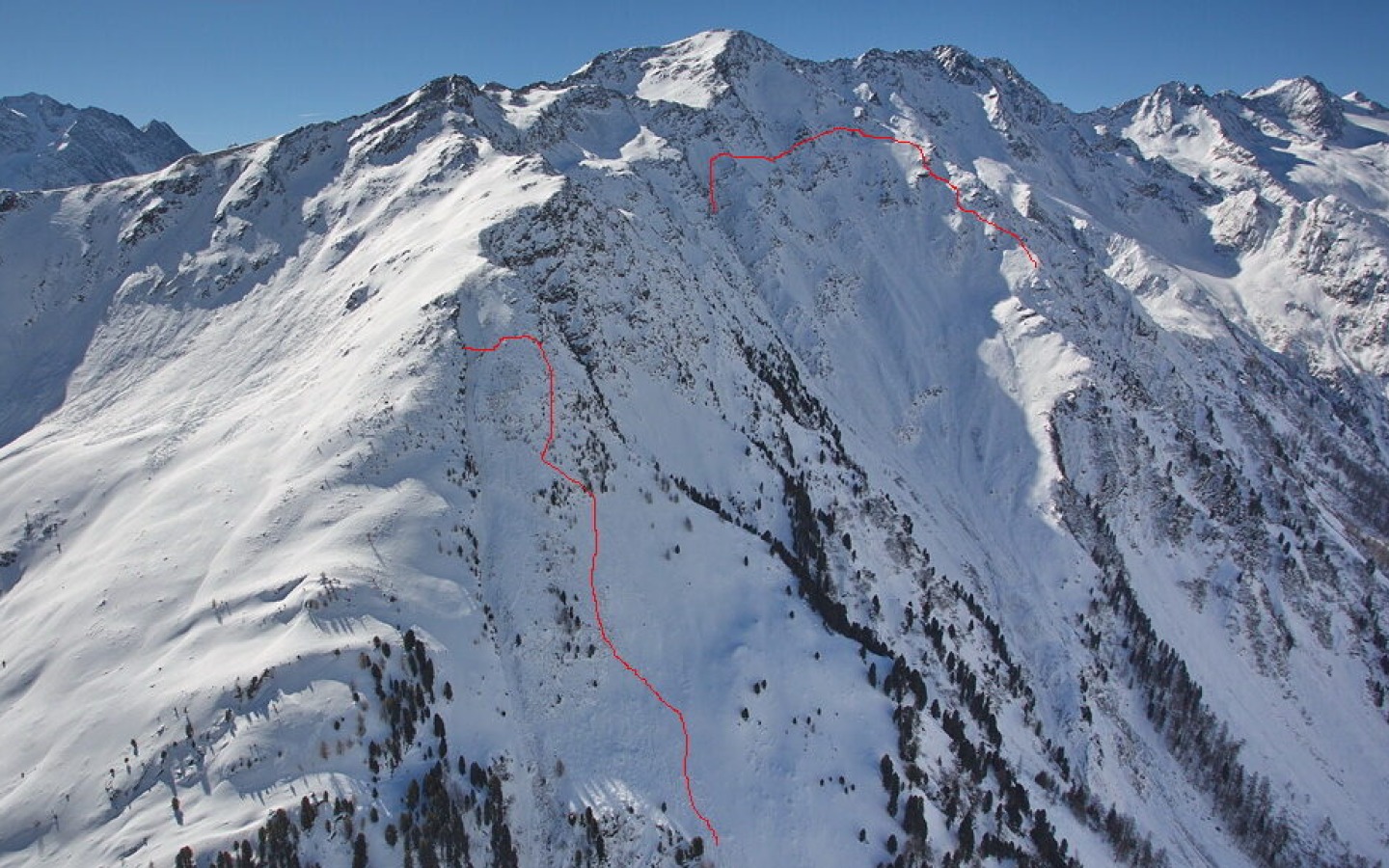 Inspection sur le terrain après les chutes de neige - un nombre énorme de déclenchements spontanés.