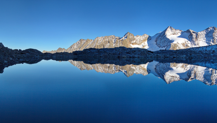 Der Eissee knapp unterhalb des Gipfels vom Aperen Turm