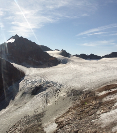 Derzeit gute Bedingungen am Anstieg zur Ruderhofspitze ! Ab der Hölltalscharte sollte der Grat für den Gipfelanstieg benutzt werden!